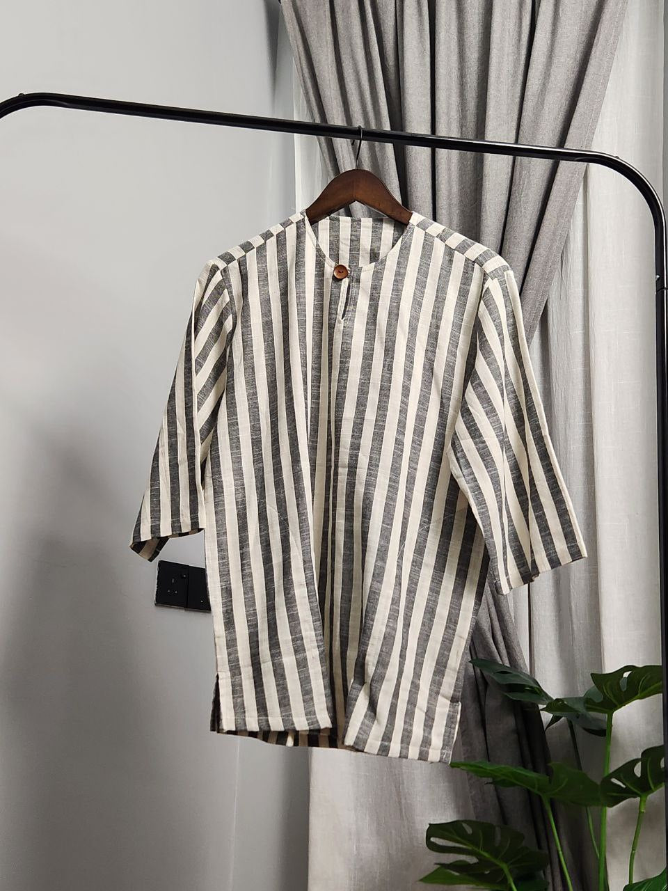 Candra Three Quarter Unisex Top